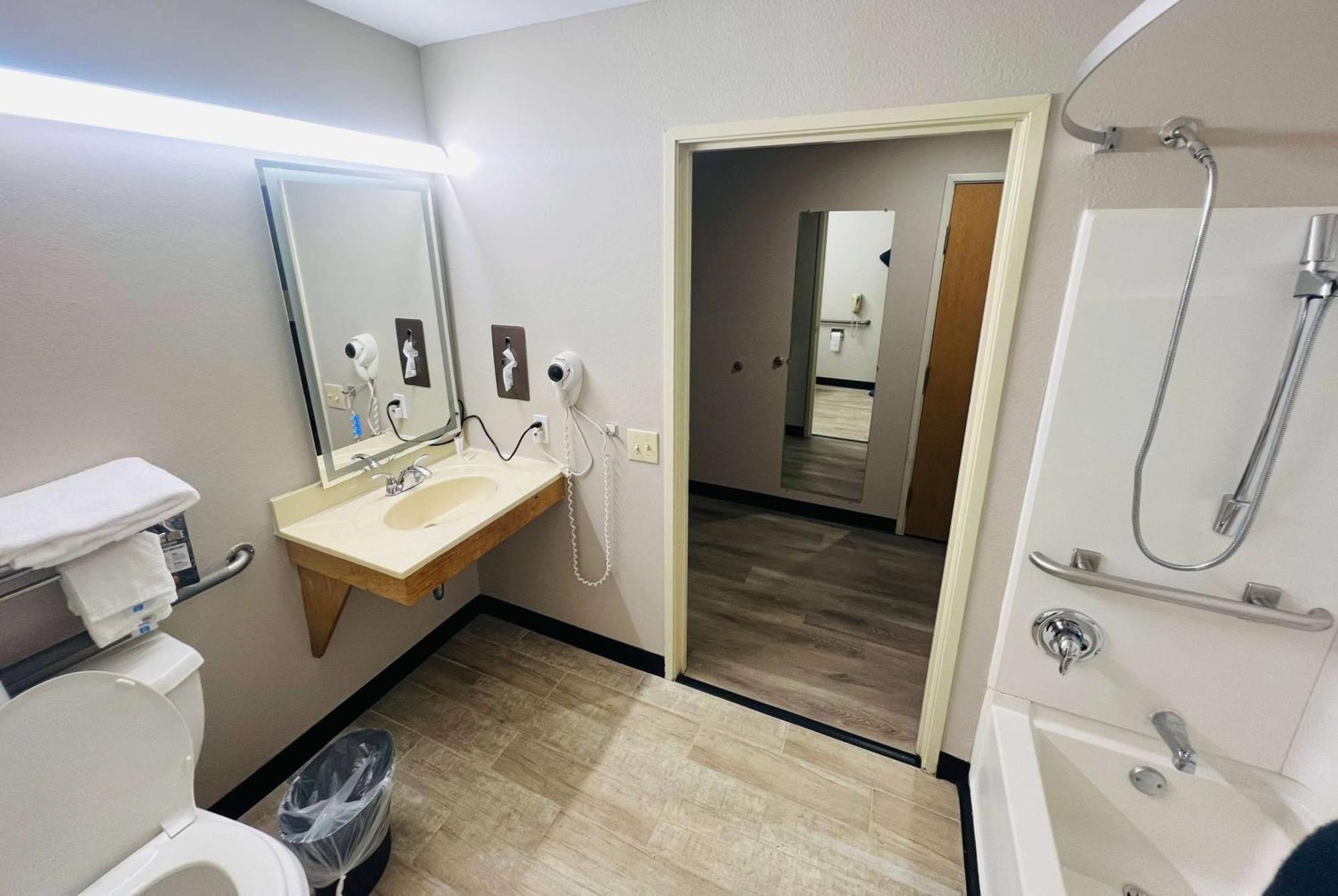 Super 8 By Wyndham Pittsburgh/Monroeville Exterior foto